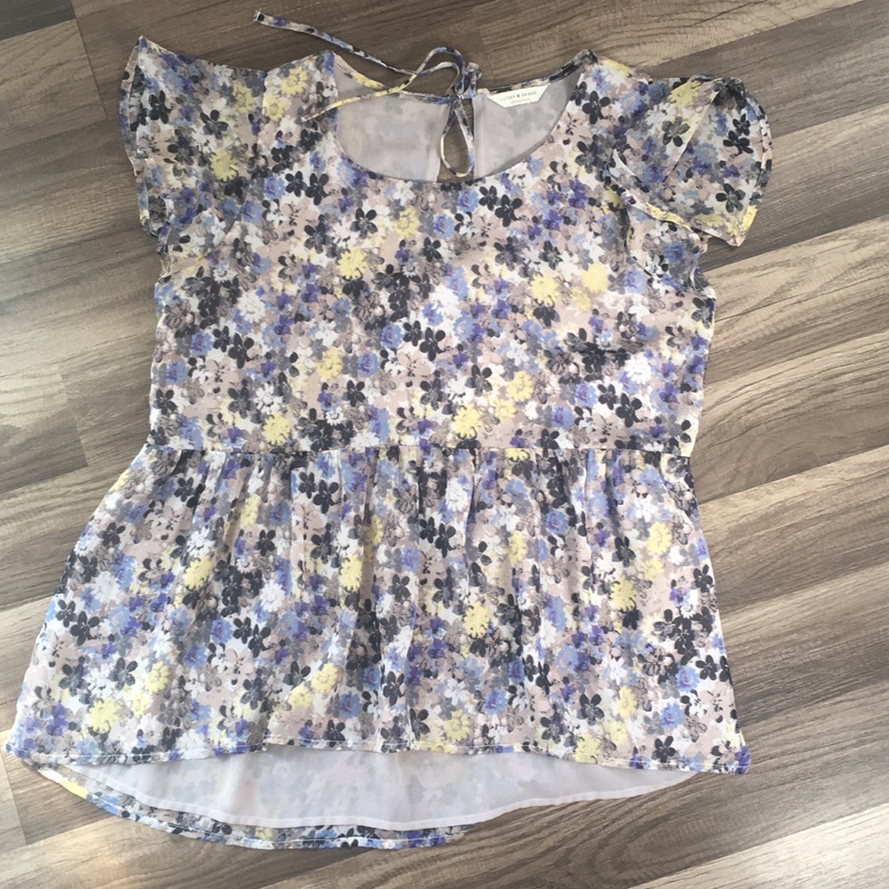 Lucky brand medium floral dressy blouse flutter